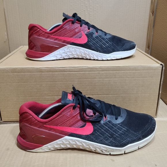 red nike metcon